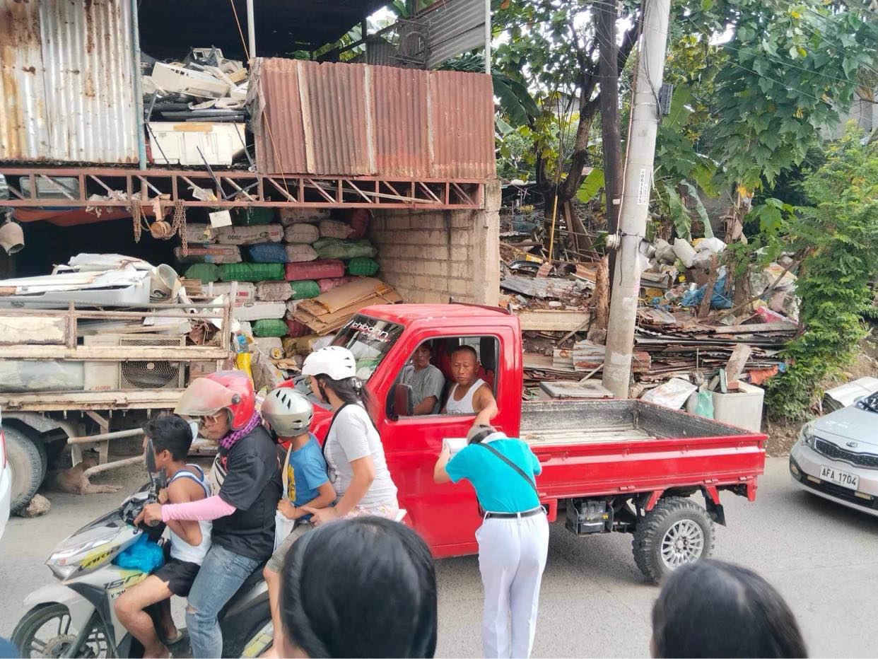 With every donation for the victims of Typhoon Carina (Gaemi), Tzu Chi Cebu scholars bow in gratitude and humility.