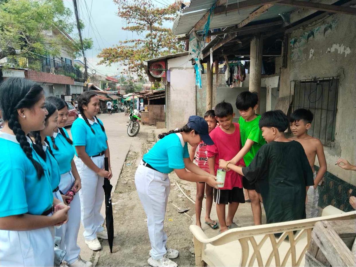 With every donation for the victims of Typhoon Carina (Gaemi), Tzu Chi Cebu scholars bow in gratitude and humility.