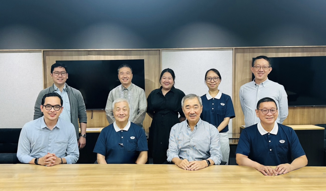 (Seated, from left) SM Prime EVP Cris Noel E. Torres, Tzu Chi Philippines CEO Henry Yuñez, SM Prime Chairman of the Executive Committee Hans T. Sy, Tzu Chi Philippines Deputy CEO Dr. Anton Lim.  (Standing, from left) SM Prime Senior Assistant Vice President Jose Mari C. Tan Cha, Atty. Ed Escaño, Atty. SM Prime Senior Assistant Vice President Helene D. Go, Tzu Chi Philippines Deputy CEO Peggy, Sy Jiang, and SM Prime Chief Finance Officer John Nai Peng C. Ong. 