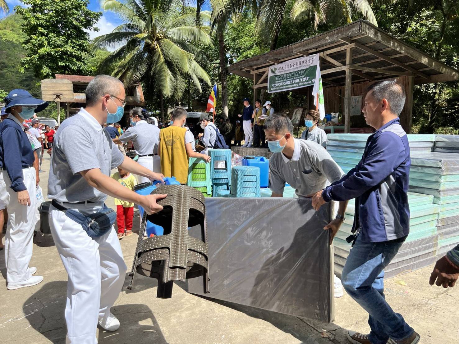 Each family receive tables and chairs from Tzu Chi volunteers.