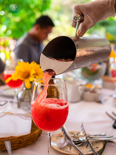 Bottomless freshly-squeezed watermelon juice【Photo by Daniel Lazar】