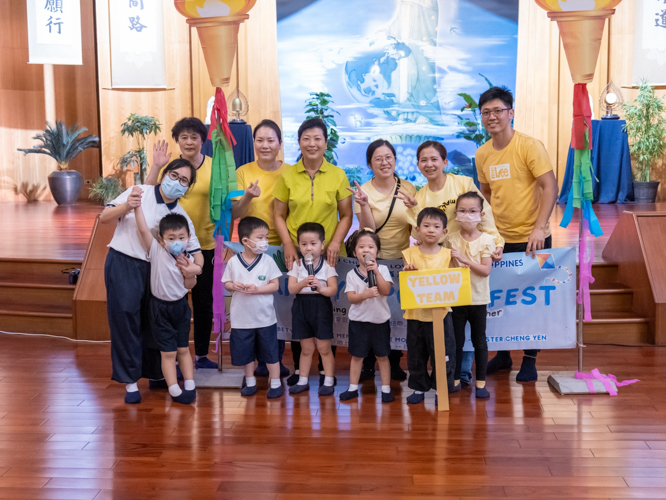 The Yellow team strikes a pose for a group photo. 【Photo by Marella Saldonido】